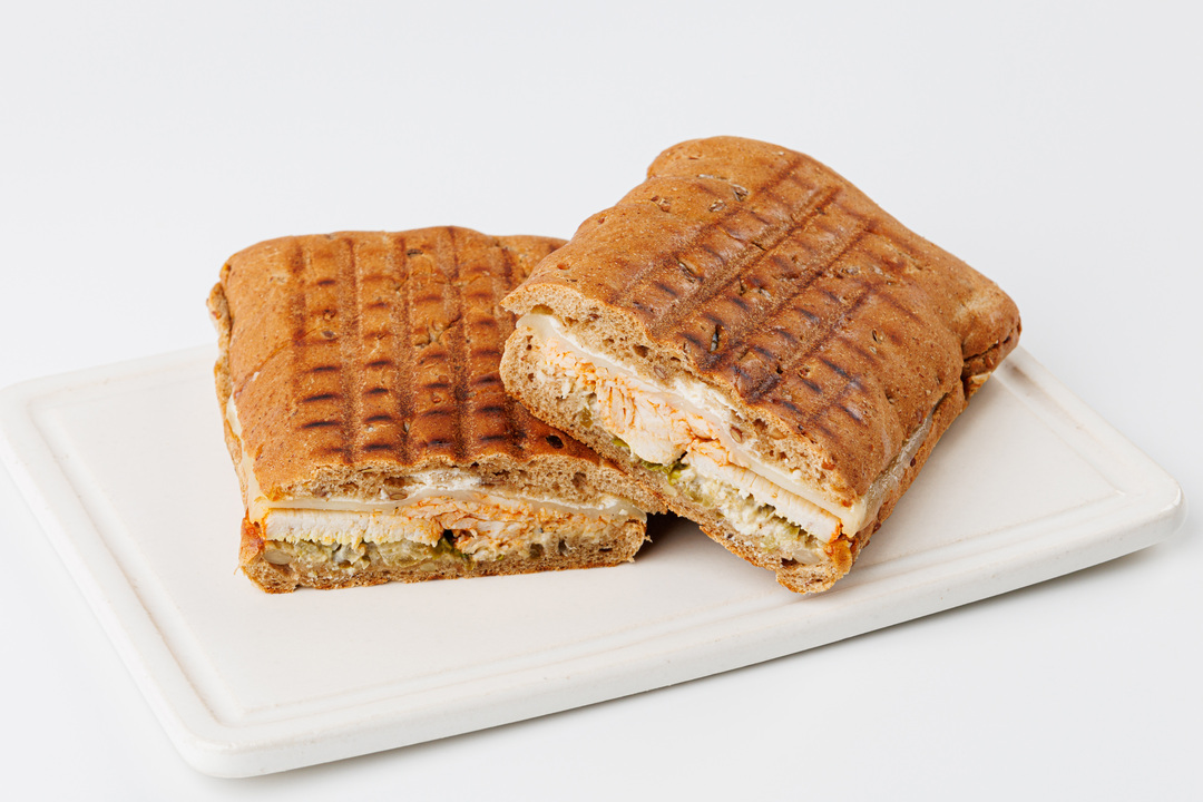 

Панини ВкусВилл с курицей-гриль, моцареллой и огуречным релишем, разогрето 185 г