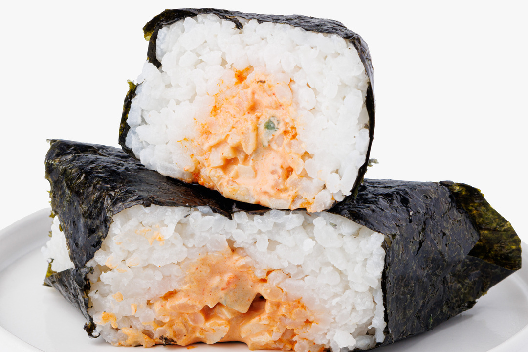 

Онигири с крабовыми палочками и соусом Спайси 110 г