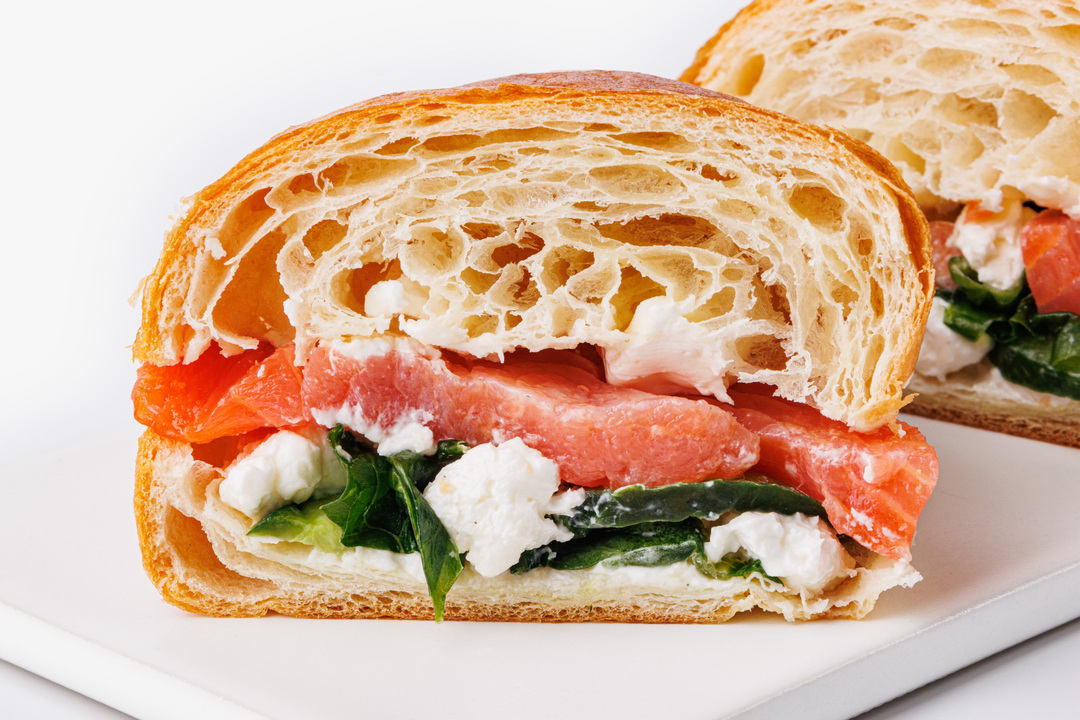 

Круассан с семгой и сливочным крем-чизом, кафе 120 г