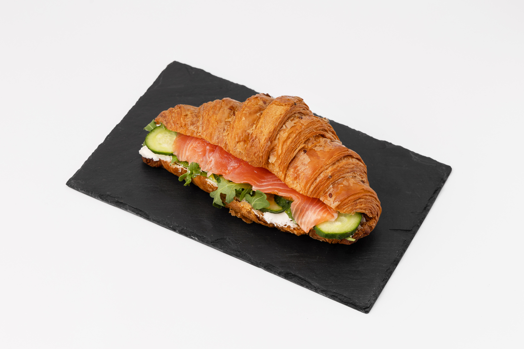 

Круассан зерновой ВкусВилл с форелью радужной ломтики и сливочным сыром 186 г