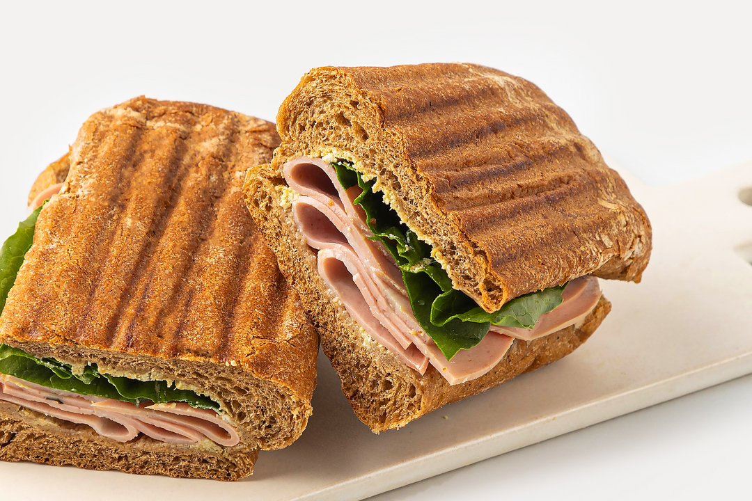 

Панетта с мортаделлой и сыром страчателла 180 г кафе