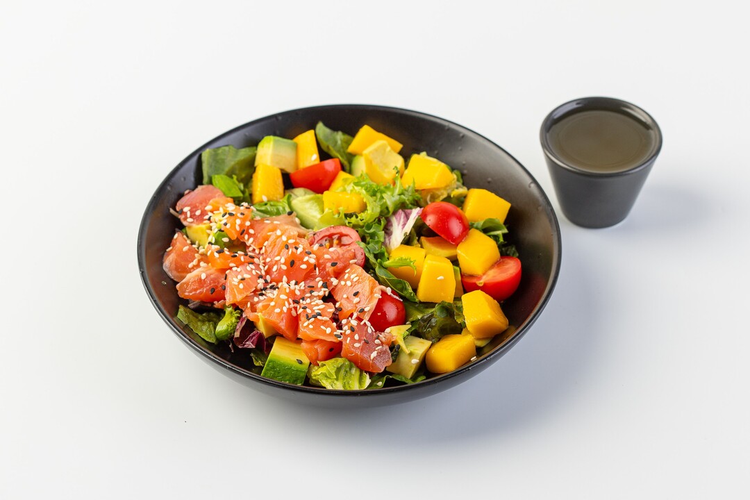 

Салат ВкусВилл с манго и лососем вес