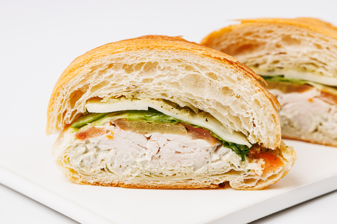 

Круассан с запеченной индейкой и моцареллой 115 г