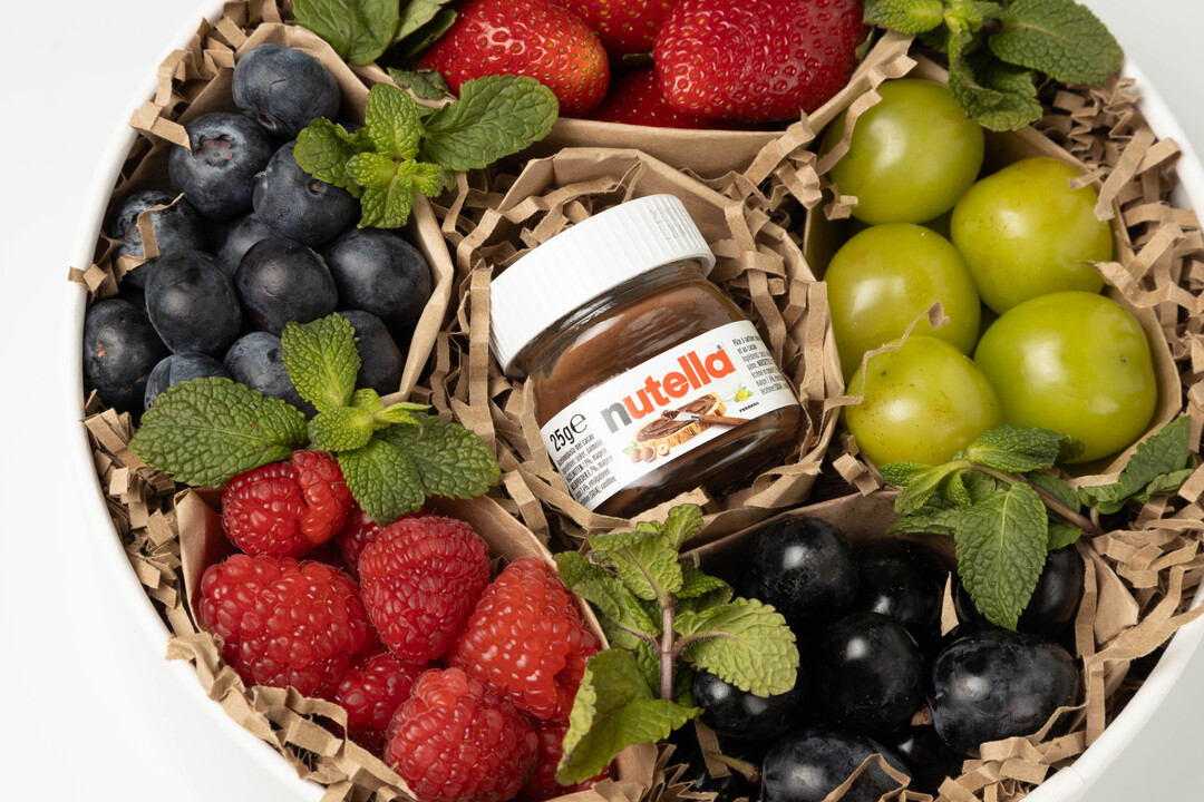 

Подарочный набор Фруткорт Ягодный щедрый с нутеллой 490 г