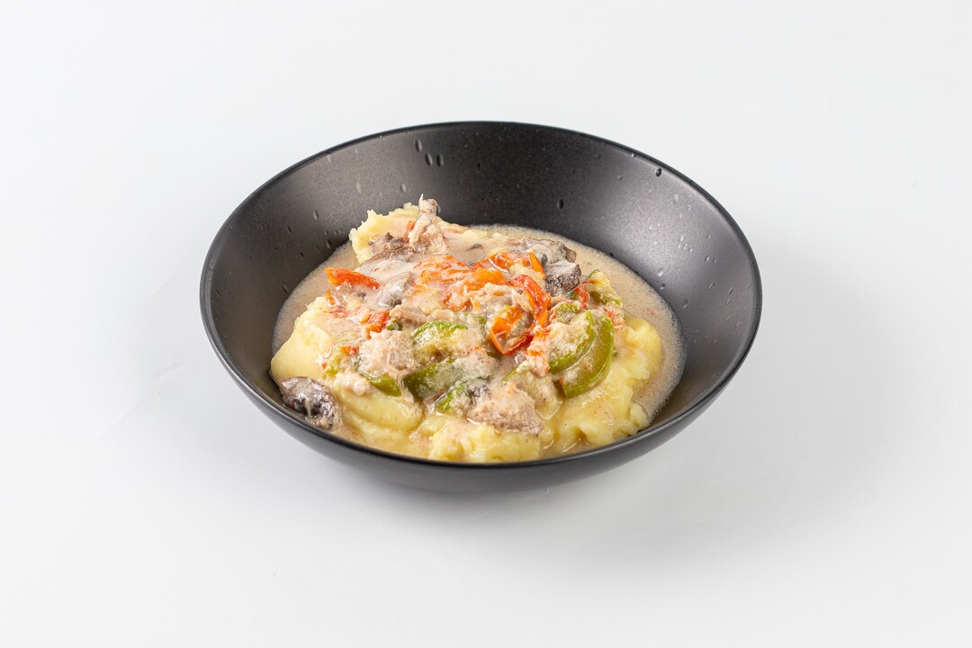 

Сливочное фрикасе из курицы со сладким перцем и картофельным пюре 330 г