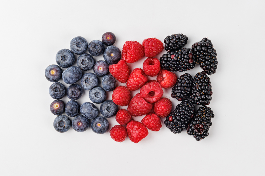 

Ассорти ягодное ВкусВилл малина голубика ежевика 150 г