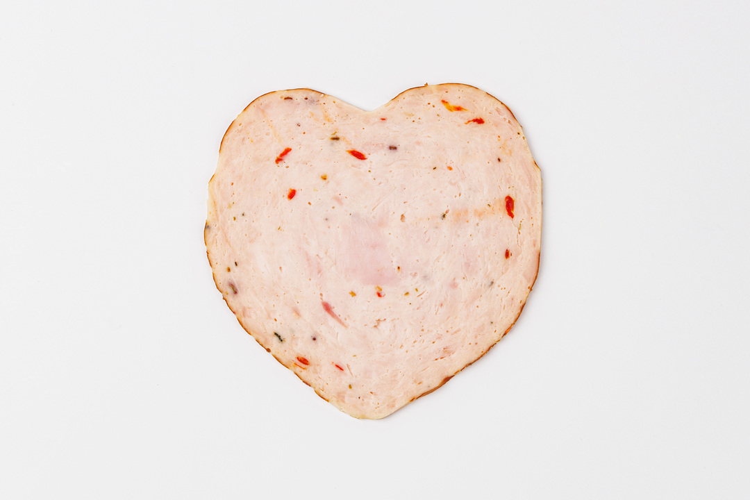 

Ветчина ВкусВилл Сердечко из курицы с паприкой и травами 100 г