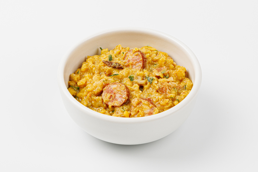 

Гороховая каша с колбасками и беконом ВкусВилл 200 г