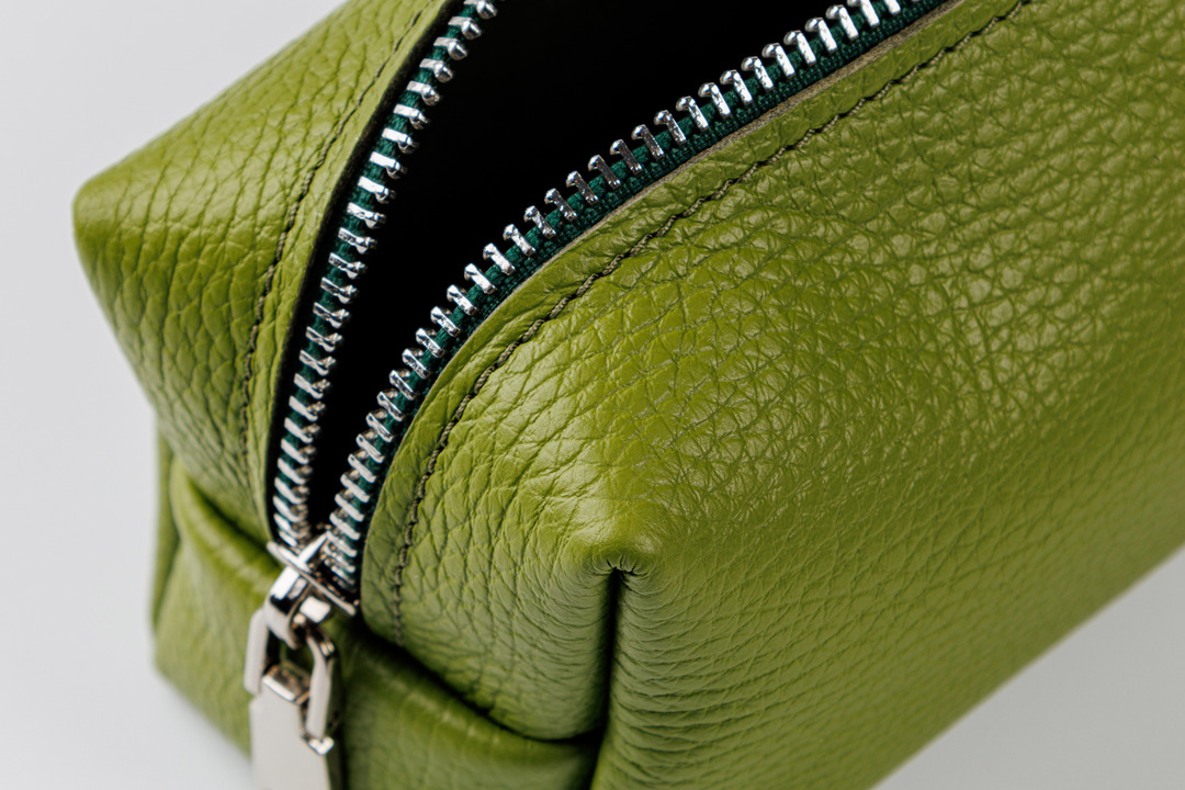 

Косметичка ВкусВилл салатовая из натуральной кожи