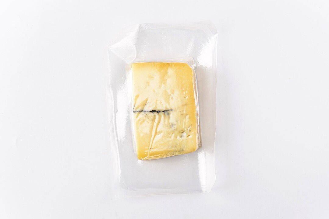 

Сыр полутвердый ВкусВилл Морбье Премиум с золой из фруктовых деревьев 135 г