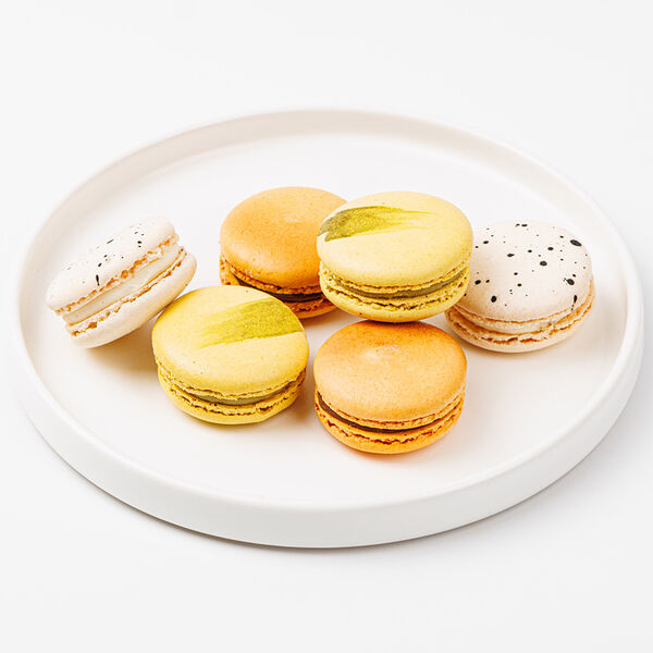 Набор пирожных макарон Ваниль, фисташка, соленая карамель 6 шт. 96 г