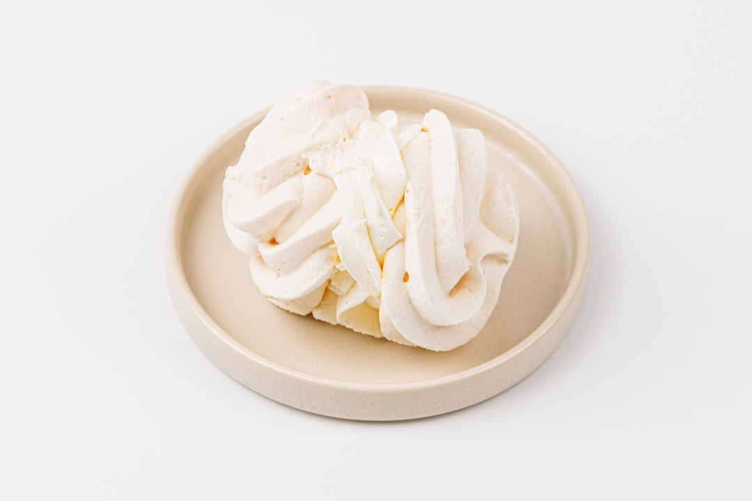 

Безе ВкусВилл с кремом шарлот и апельсиновым курдом 50 г