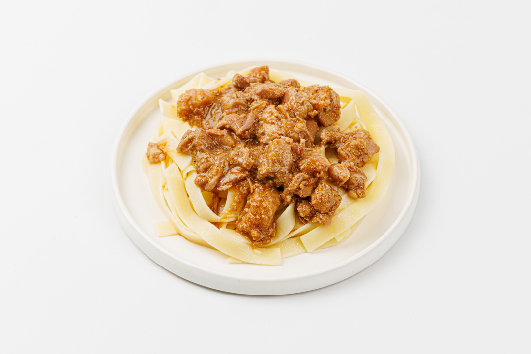 

Фетучини с индейкой ВкусВилл в луковом соусе 240 г