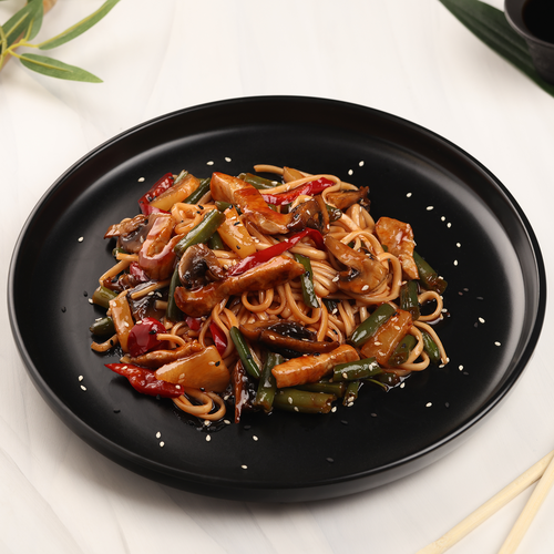

Индейка в кисло-сладком соусе WOK c яичной лапшой, 400 г