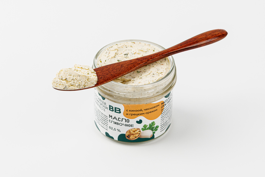 

Масло ВкусВилл сливочное с кинзой, чесноком и грецким орехом 82.5% 125 г