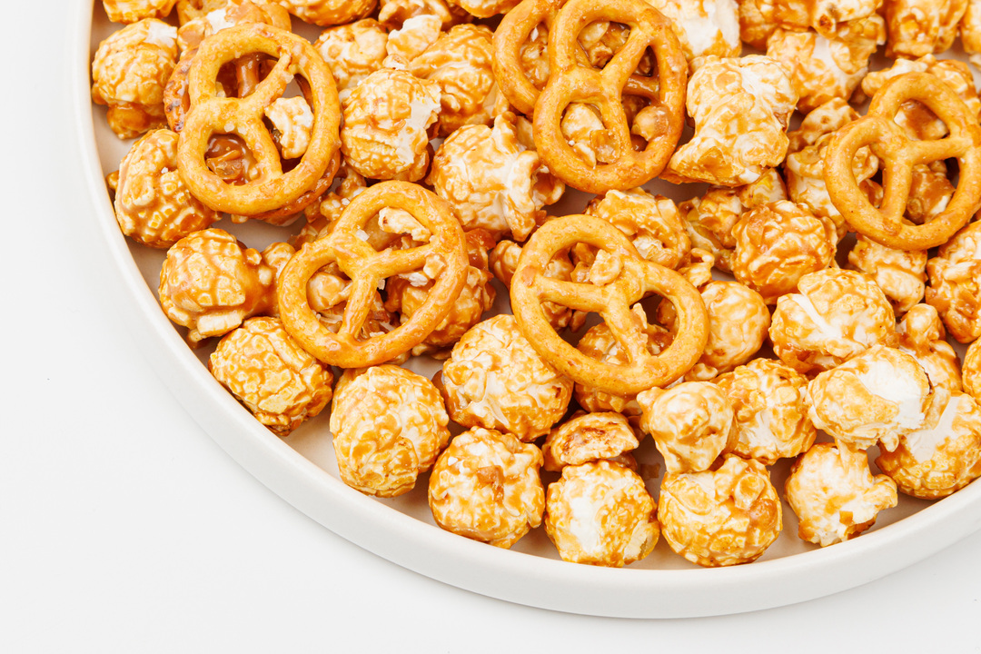 

Попкорн карамельный с солеными крендельками 80 г