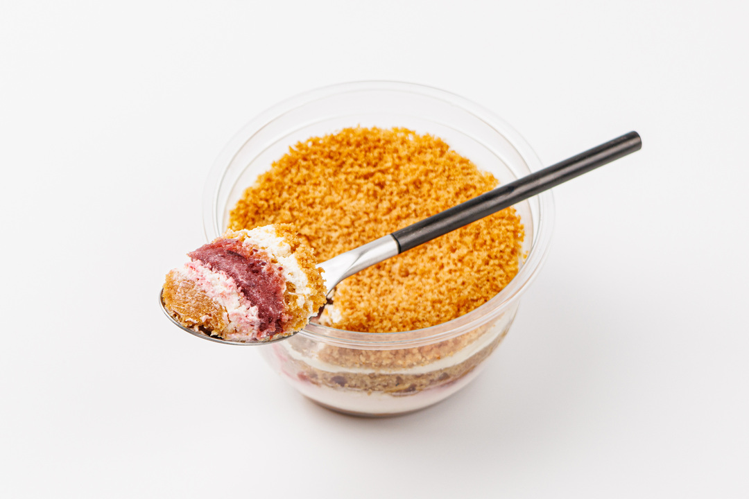 

Десерт замороженный в банке Медовик с брусникой