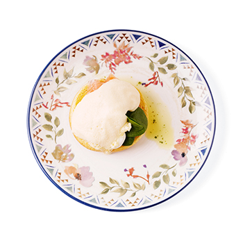 

Бриошь с яйцом-пашот и лососем 140 г