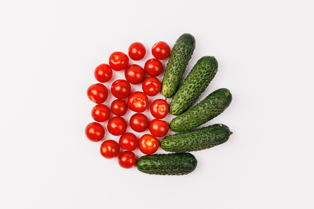 

Ассорти овощное томаты черри и огурчики 500 г