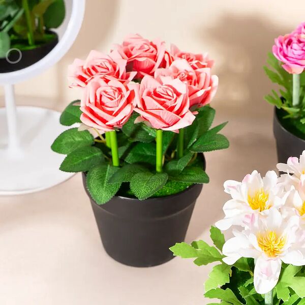 Искусственное растение в горшочке 