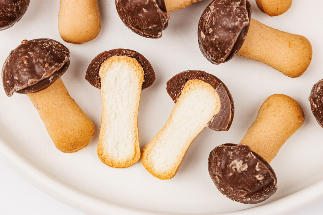 

Шоколад молочный ВкусВилл с печеньем Шоко шляпки 50 г