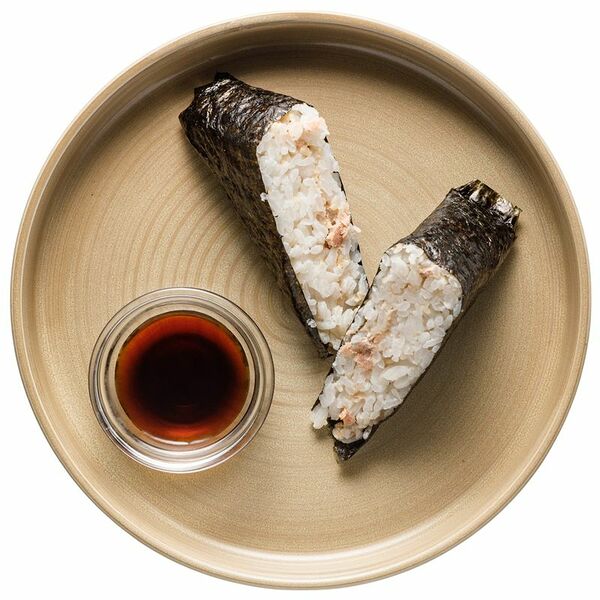 Онигири I Like Eat с тунцом, кунжутом и соевым соусом 110 г