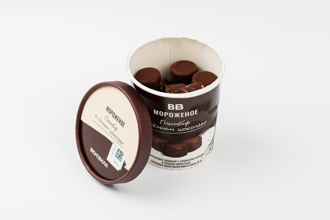 

Мороженое пломбир в темном шоколаде