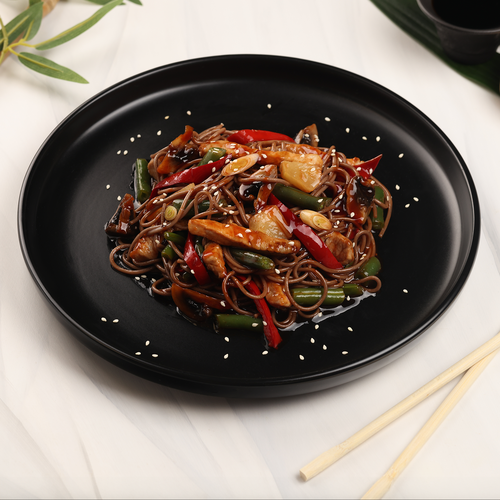 

Свинина вырезка в кисло-сладком соусе WOK с гречневой лапшой, 400 г