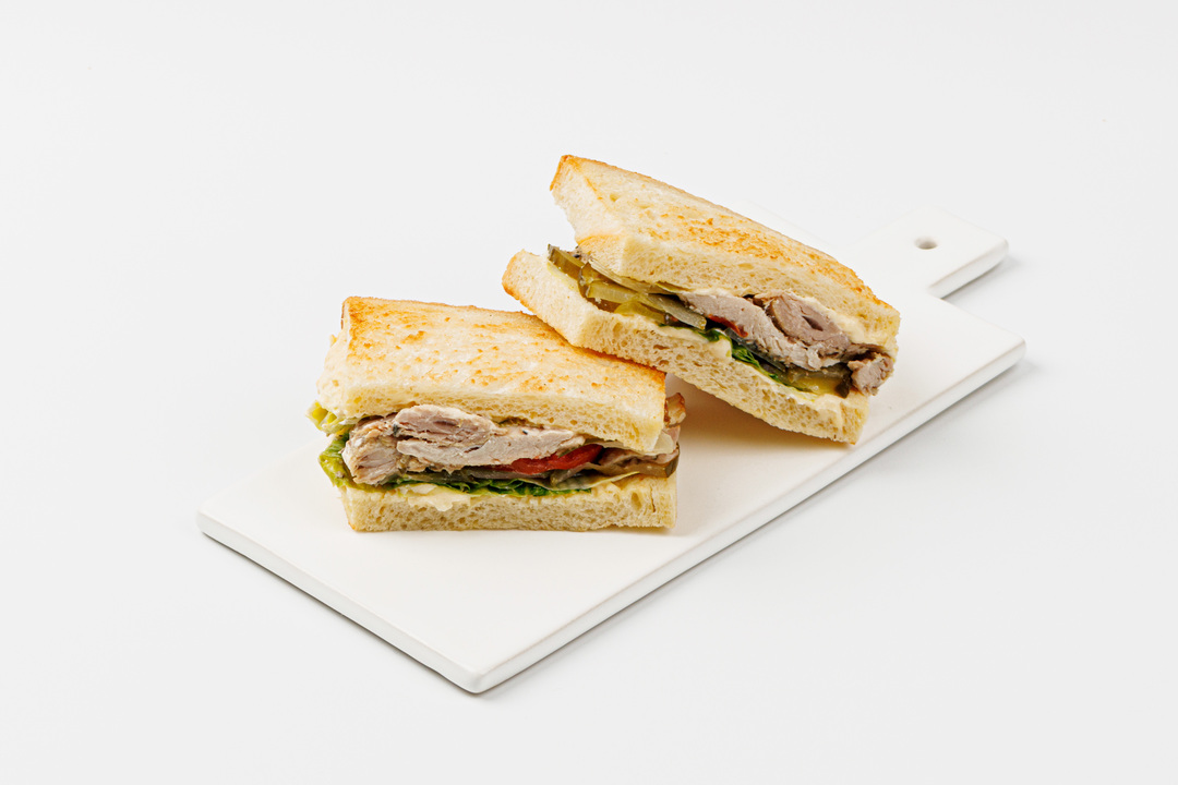 

Сэндвич Сандо с бужениной и горчичным соусом 235 г