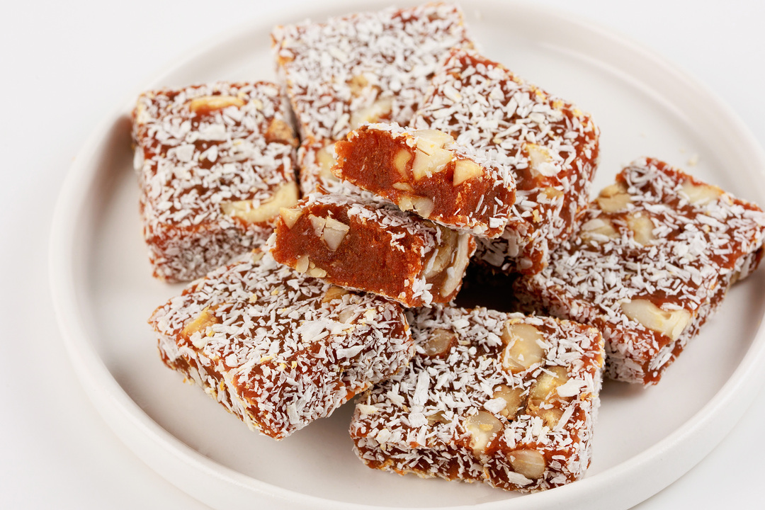 

Пастила фруктово-овощная из яблока, моркови с фундук, клюквой и кокосом 100 г