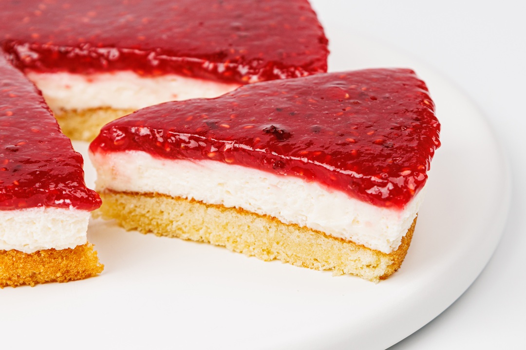 

Пирог ВкусВилл с красной смородиной и творожным кремом 460 г