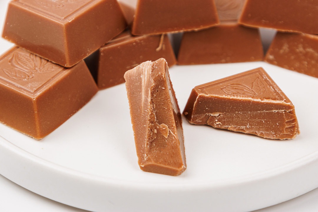 

Шоколад ВкусВилл молочный с манго 90 г