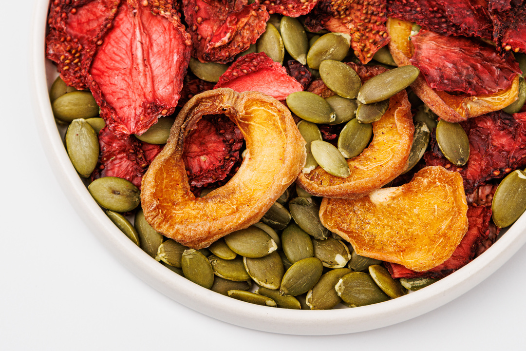 

Микс сушеной клубники с абрикосом и тыквенными семечками 55 г