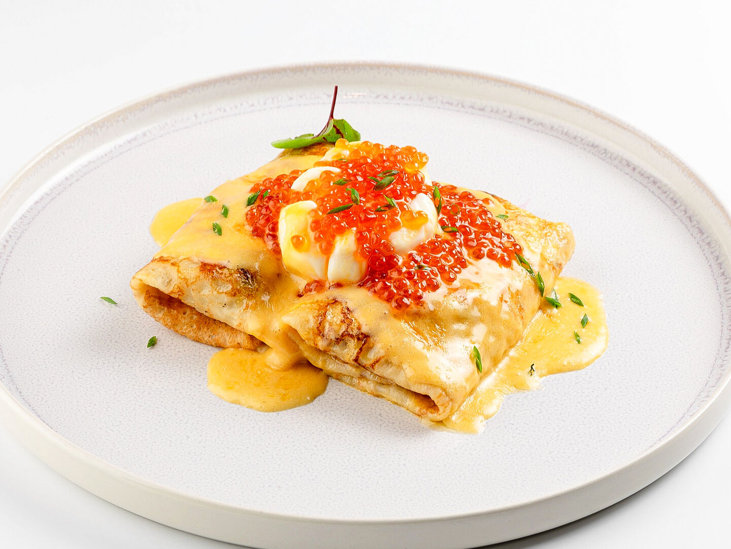 Блинчики с уткой и яйцом пашот