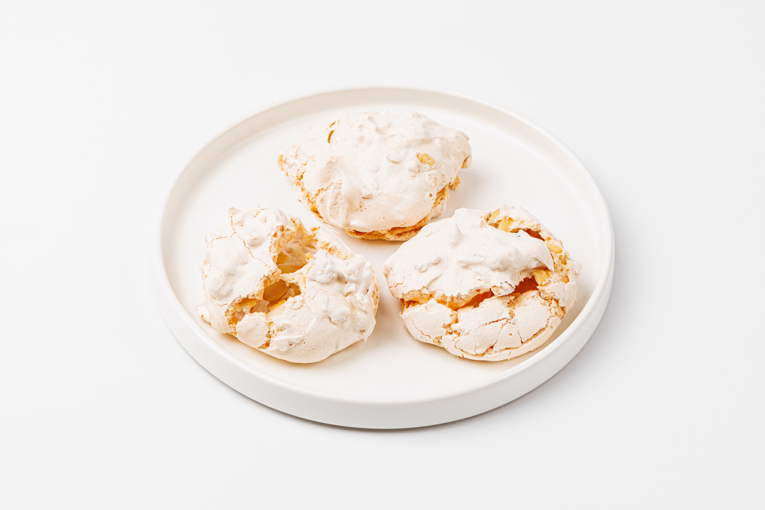 

Меренга с миндалем и арахисом