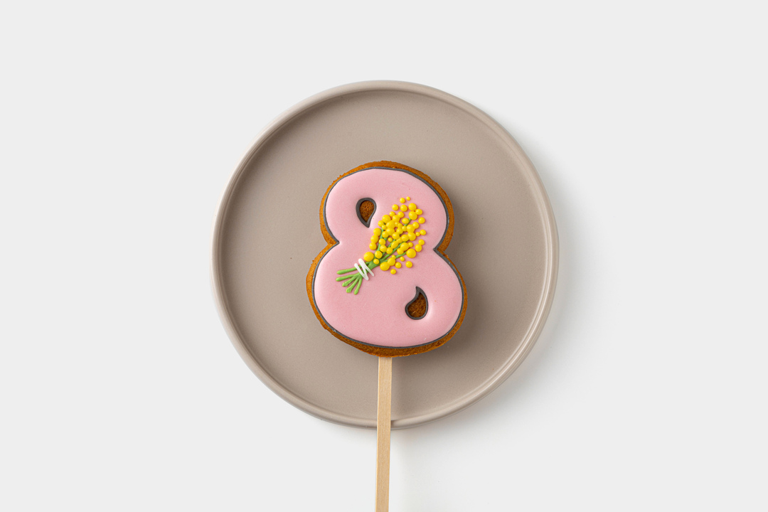 

Пряник имбирный 8 марта на палочке 1 шт. в ассортименте 40 г