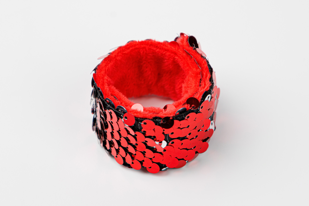 

Слэп-браслет с пайетками, цвет в ассортименте