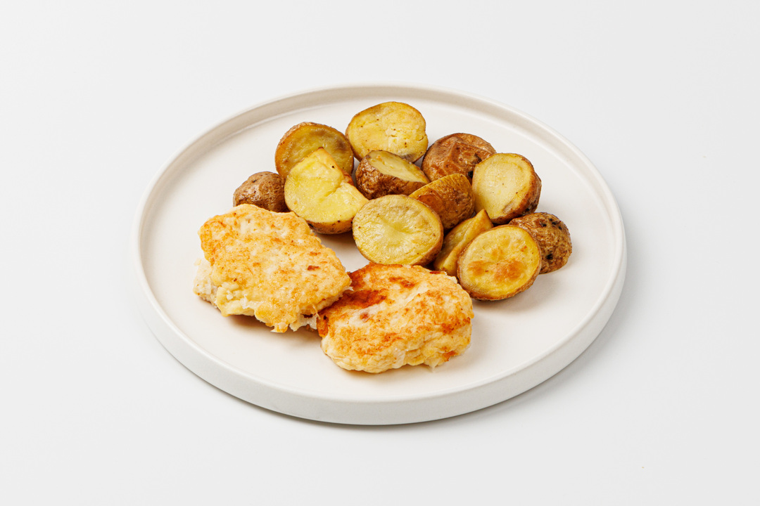 

Биточки ВкусВилл из курицы и сыра с запеченным картофелем, 180 г