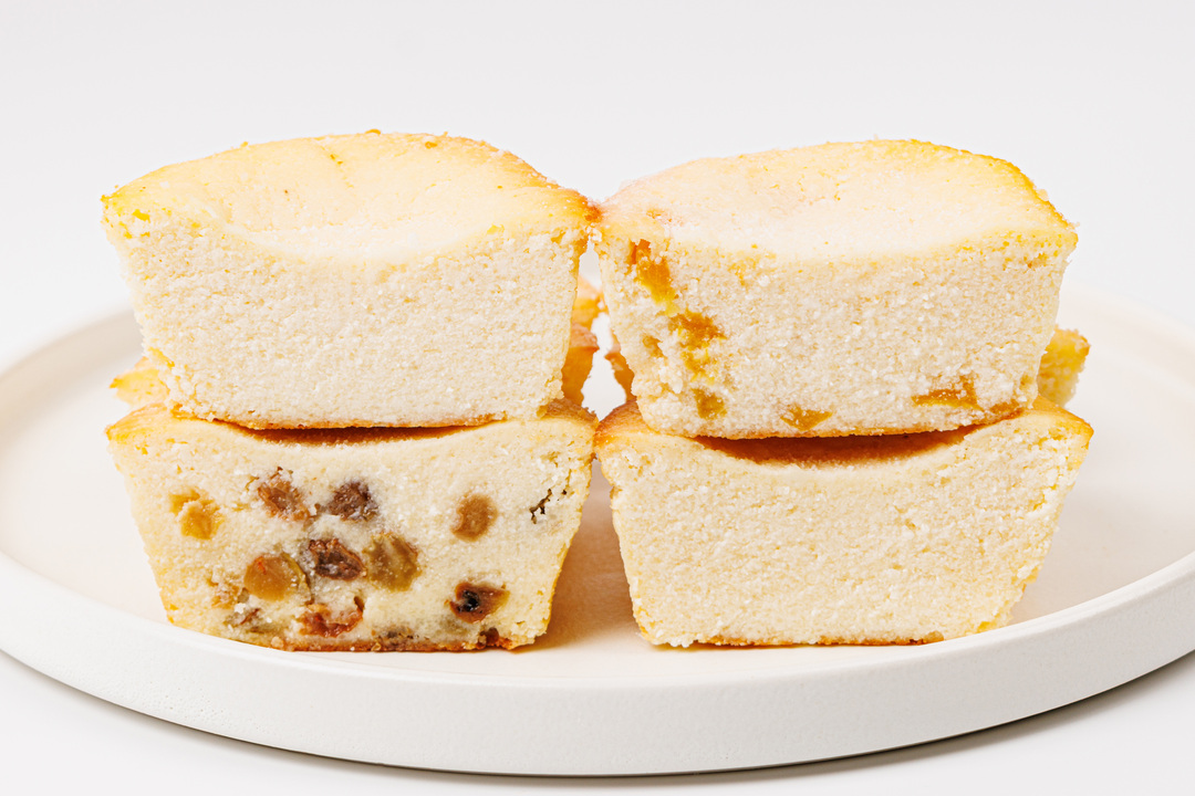 

Запеканки мини из рикотты ВкусВилл Ассорти вкусов: с изюмом, с персиком, ванильная, заморозка, 400 г