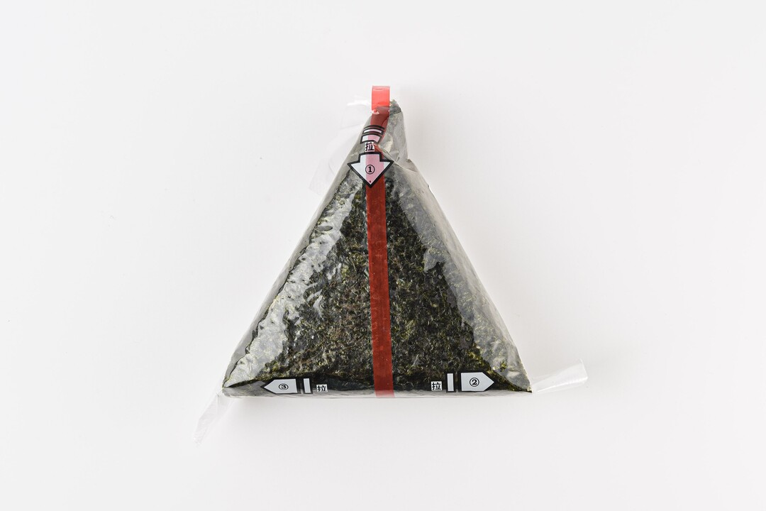 

Онигири ВкусВилл с форелью спайси 100 г