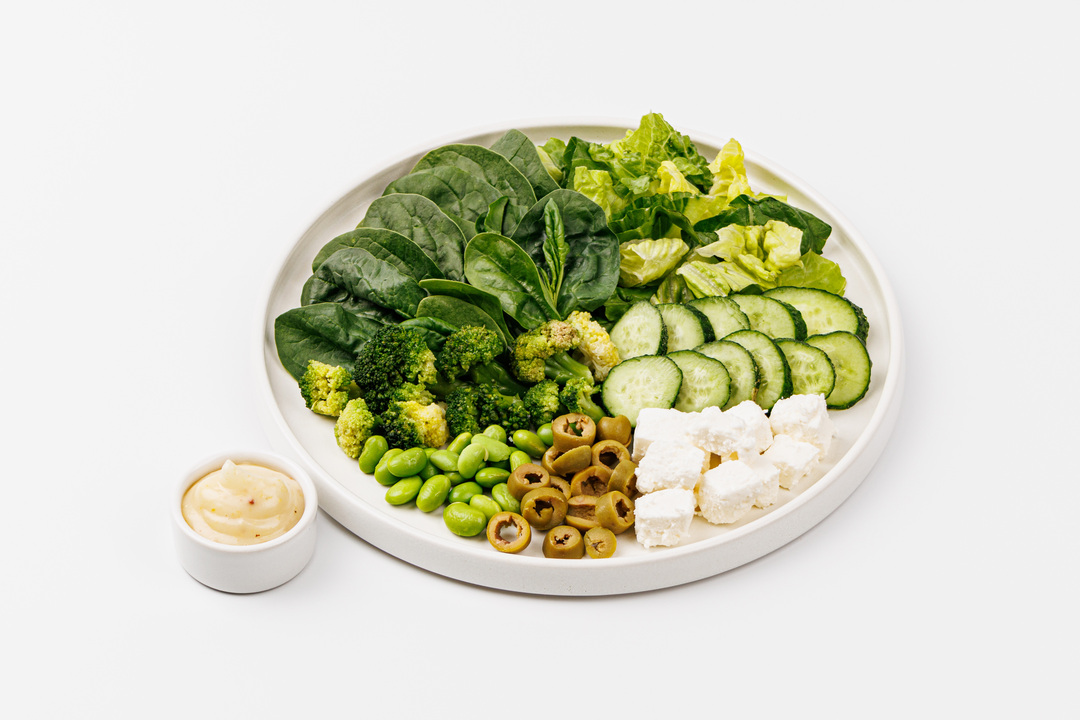 

Салат Зеленый ВкусВилл с фетаксой, эдамаме и медово-горчичным соусом 190 г