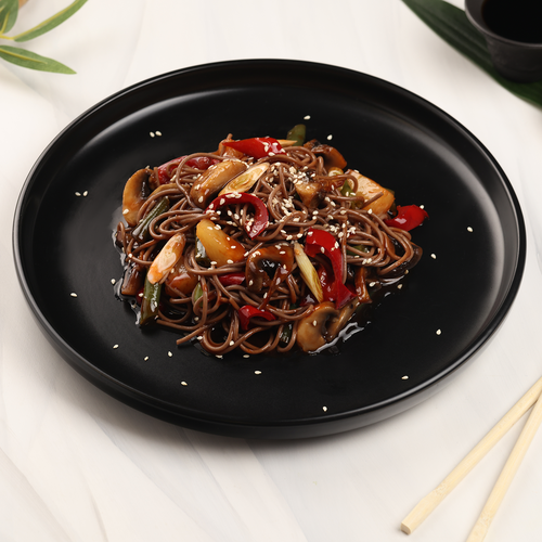 

Овощи в кисло-сладком соусе WOK с гречневой лапшой, 400 г