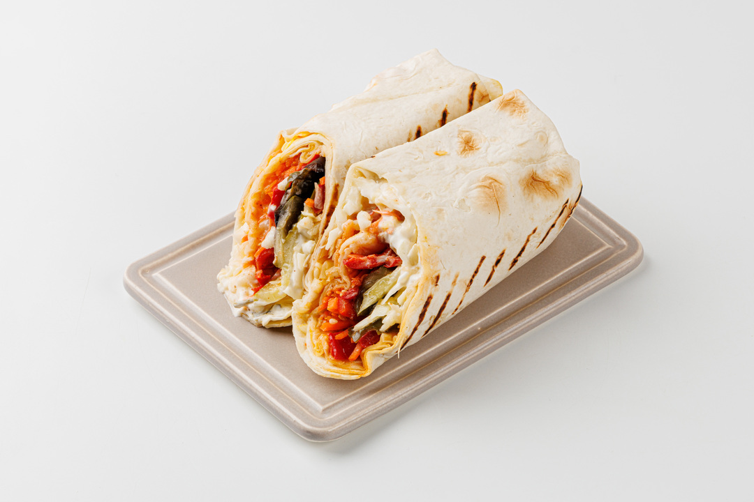 

Сэндвич ролл ВкусВилл с начинкой из овощей и корейской закуски 230 г