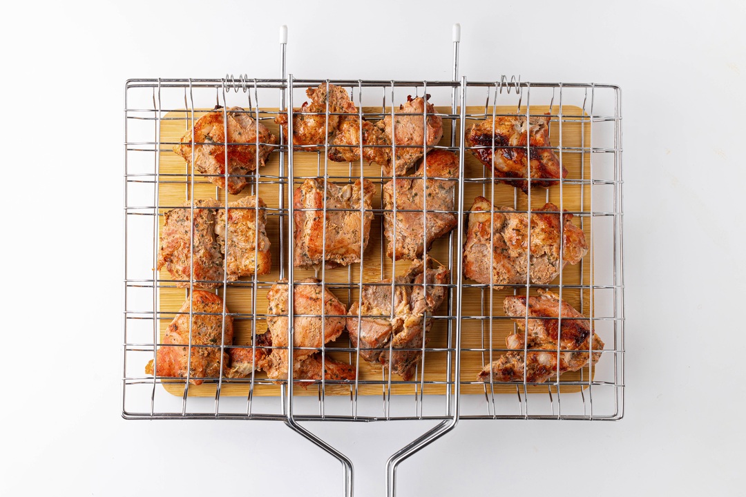 

Шашлык из свиной лопатки в маринаде по-домашнему вес