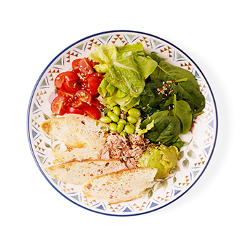 

Салат летний с бобами эдамаме, тунцом и соусом гуакамоле 170 г