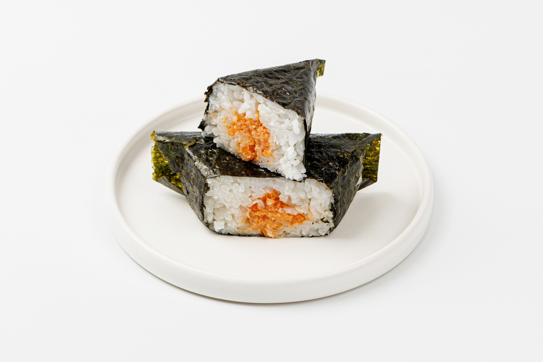 

Онигири ВкусВилл с семгой и соусом Спайси 110 г