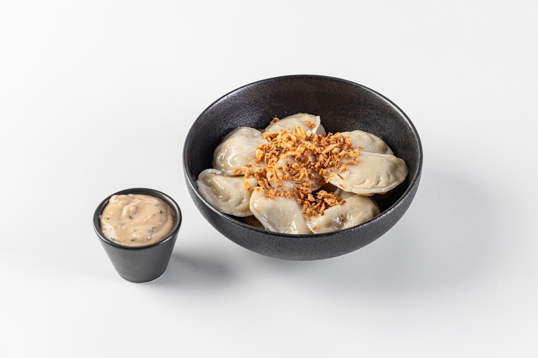 

Вареники постные с картофелем, грибами и кунжутным соусом 250 г