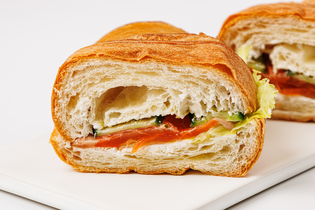 

Круассан ВкусВилл с форелью, творожным сыром и соусом Песто 140 г