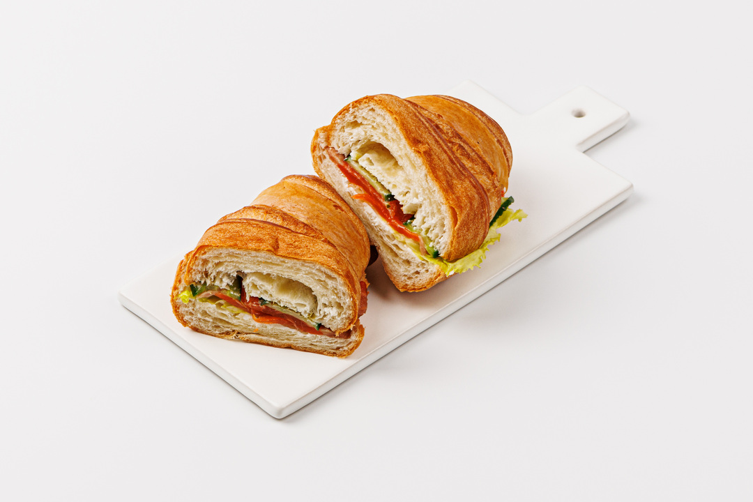 

Круассан ВкусВилл с форелью, творожным сыром и соусом Песто 140 г