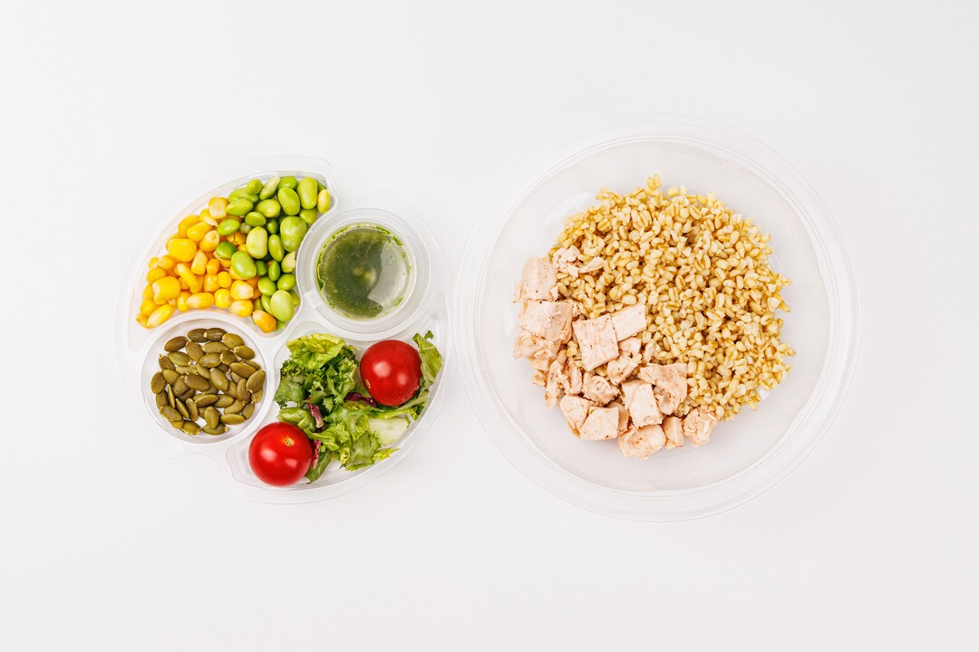 

Боул с запеченной курицей, булгуром и соусом из зеленых трав, кафе Вкусвилл 250 г